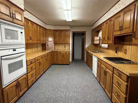 Kitchen - 705 E Whitmer, Sentinel, OK 73664 photo 2 of 4