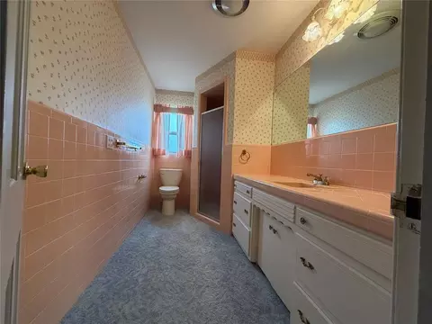Bath - 705 E Whitmer, Sentinel, OK 73664 photo 4 of 5