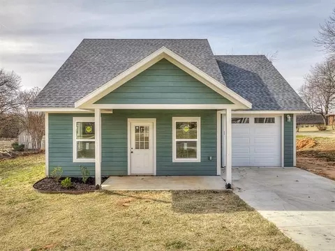 1831 Rockford Dr, Eufaula, OK 74432