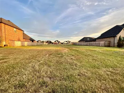 4500 Fountain View Dr, Norman, OK 73072