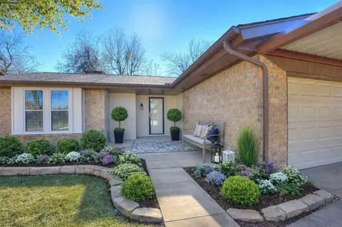 212 Cherokee Dr, Yukon, OK 73099