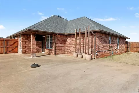 Exterior - 4 Willow Creek Dr, Tuttle, OK 73089 photo 3 of 5