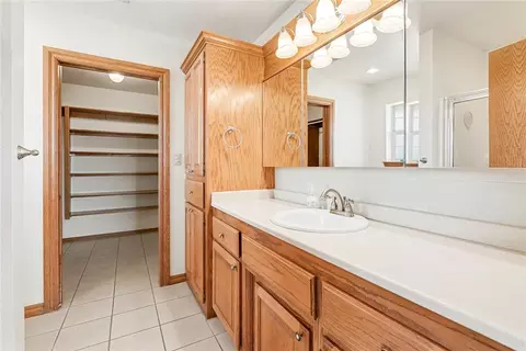 Bath - 4 Willow Creek Dr, Tuttle, OK 73089 photo 1 of 3