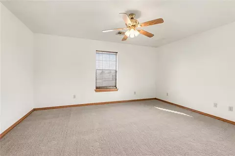 Bedroom - 4 Willow Creek Dr, Tuttle, OK 73089 photo 1 of 7