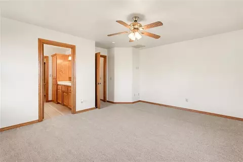 Bedroom - 4 Willow Creek Dr, Tuttle, OK 73089 photo 3 of 7