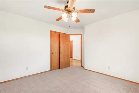 Bedroom - 4 Willow Creek Dr, Tuttle, OK 73089 photo 7 of 7