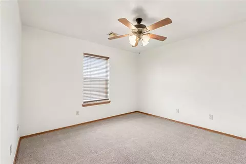 Bedroom - 4 Willow Creek Dr, Tuttle, OK 73089 photo 6 of 7
