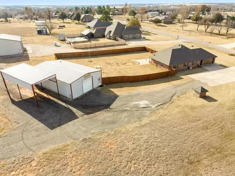 View/Area - 4 Willow Creek Dr, Tuttle, OK 73089 photo 3 of 4