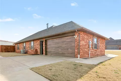 Exterior - 4 Willow Creek Dr, Tuttle, OK 73089 photo 2 of 5