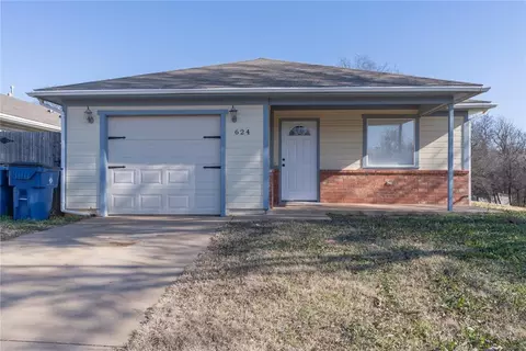 624 S Ash St, Guthrie, OK 73044