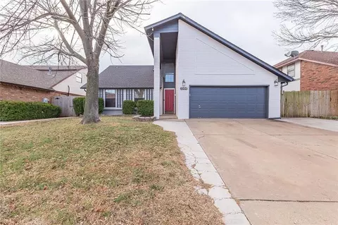 1504 NE 25th St, Moore, OK 73160