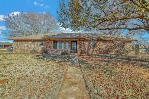 111 Shannon Dr, Elk City, OK 73644