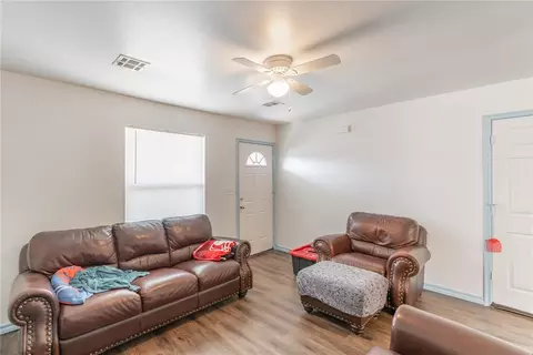 622 S Ash St, Guthrie, OK 73044 photo 5