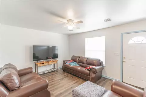 622 S Ash St, Guthrie, OK 73044 photo 3