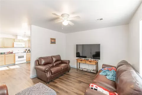 622 S Ash St, Guthrie, OK 73044 photo 4