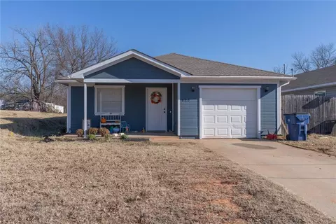 620 S Ash St, Guthrie, OK 73044