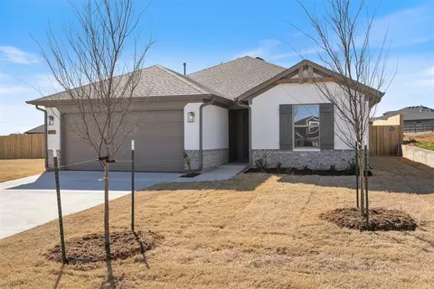 692 Elena Dr, Blanchard, OK 73010
