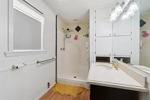 Bath - 722 E 2nd St, Chandler, OK 74834 photo 3 of 6