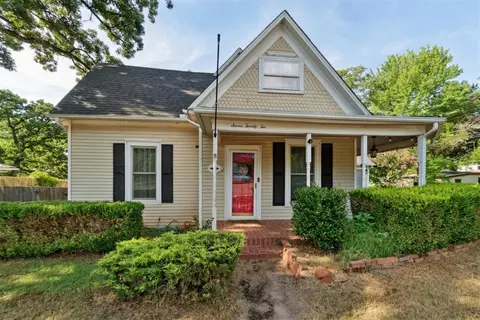 Exterior - 722 E 2nd St, Chandler, OK 74834 photo 4 of 10