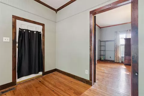 Entry Way - 722 E 2nd St, Chandler, OK 74834 photo 2 of 4