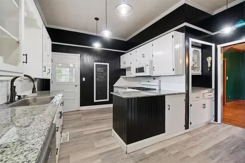Kitchen - 722 E 2nd St, Chandler, OK 74834 photo 6 of 6