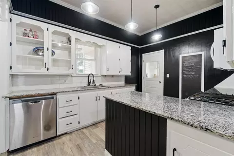 Kitchen - 722 E 2nd St, Chandler, OK 74834 photo 5 of 6
