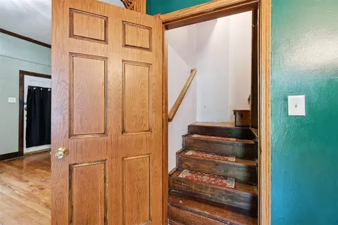 Entry Way - 722 E 2nd St, Chandler, OK 74834 photo 3 of 4