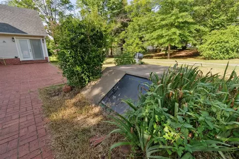 Exterior - 722 E 2nd St, Chandler, OK 74834 photo 8 of 10