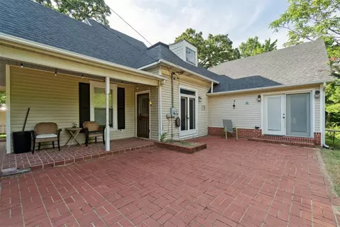 Exterior - 722 E 2nd St, Chandler, OK 74834 photo 6 of 10