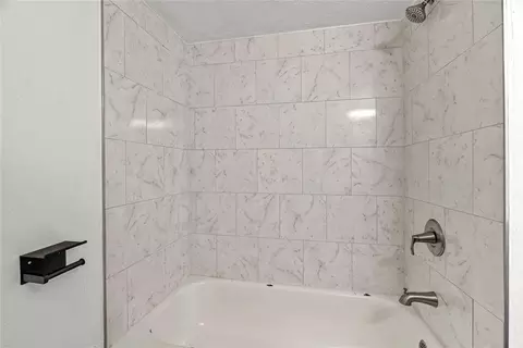 Bath - 223 E Juniper Ln, Mustang, OK 73064 photo 2 of 4