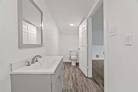 Bath - 223 E Juniper Ln, Mustang, OK 73064 photo 4 of 4