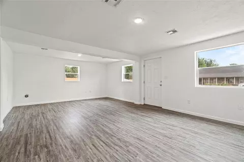 Living - 223 E Juniper Ln, Mustang, OK 73064 photo 2 of 3