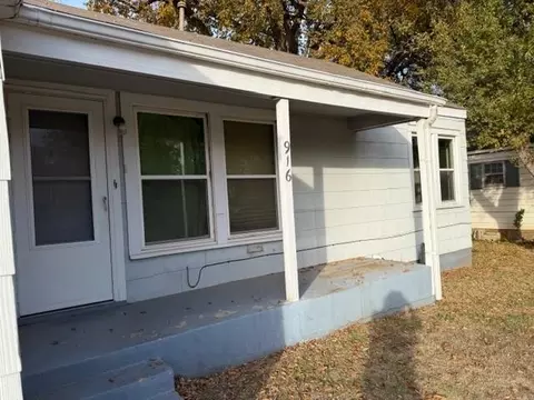 916 W London St, El Reno, OK 73036