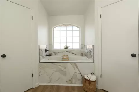Bath - 2004 N Timberview Dr, Edmond, OK 73013 photo 6 of 8