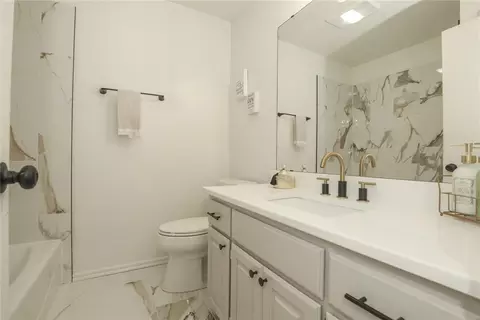 Bath - 2004 N Timberview Dr, Edmond, OK 73013 photo 2 of 8