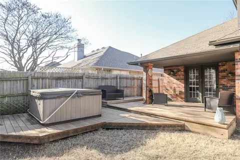 Exterior - 2004 N Timberview Dr, Edmond, OK 73013 photo 3 of 4