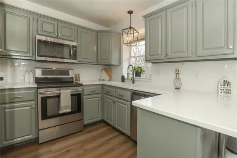 Kitchen - 2004 N Timberview Dr, Edmond, OK 73013 photo 1 of 1