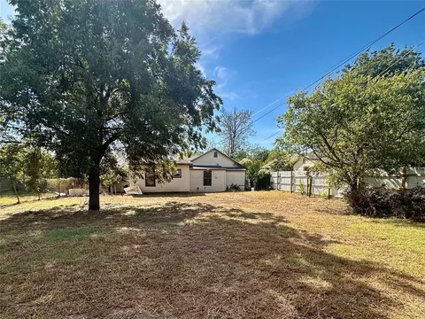 Exterior - 417 W Liveoak St, Altus, OK 73521 photo 3 of 4