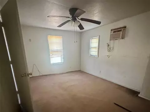 Bedroom - 417 W Liveoak St, Altus, OK 73521 photo 1 of 4