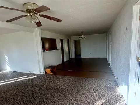 Living - 417 W Liveoak St, Altus, OK 73521 photo 3 of 4