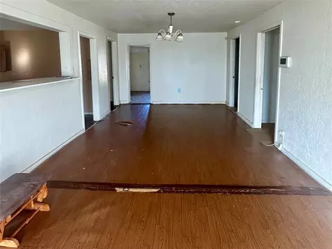 Living - 417 W Liveoak St, Altus, OK 73521 photo 4 of 4