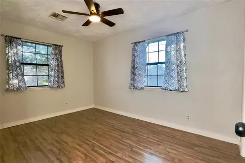 Bedroom - 513 N Bell Dr, Crescent, OK 73028 photo 3 of 4