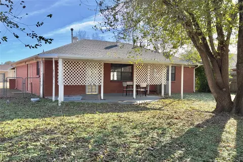 Exterior - 513 N Bell Dr, Crescent, OK 73028 photo 7 of 7