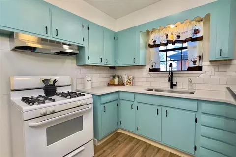 Kitchen - 513 N Bell Dr, Crescent, OK 73028 photo 1 of 3