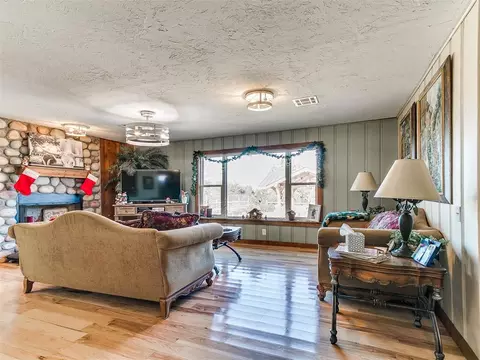 Living - 45206 Fairview Rd, Tecumseh, OK 74873 photo 2 of 5