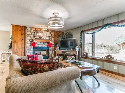 Living - 45206 Fairview Rd, Tecumseh, OK 74873 photo 3 of 5