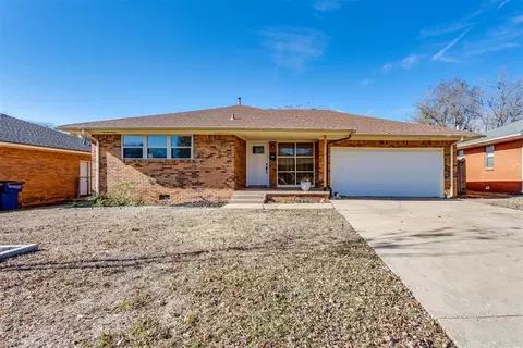 10817 N Utica Dr, The Village, OK 73120