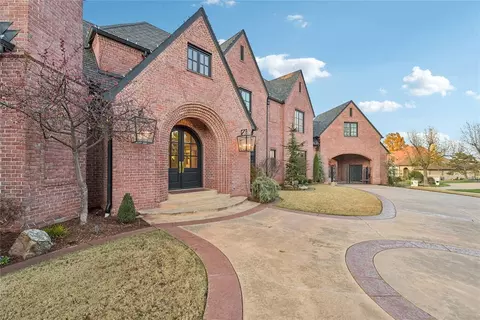 1401 Oak Tree Dr, Edmond, OK 73025