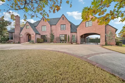 1401 Oak Tree Dr, Edmond, OK 73025