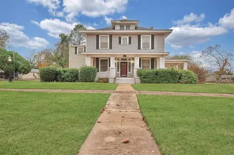 705 N Pennsylvania Ave, Mangum, OK 73554